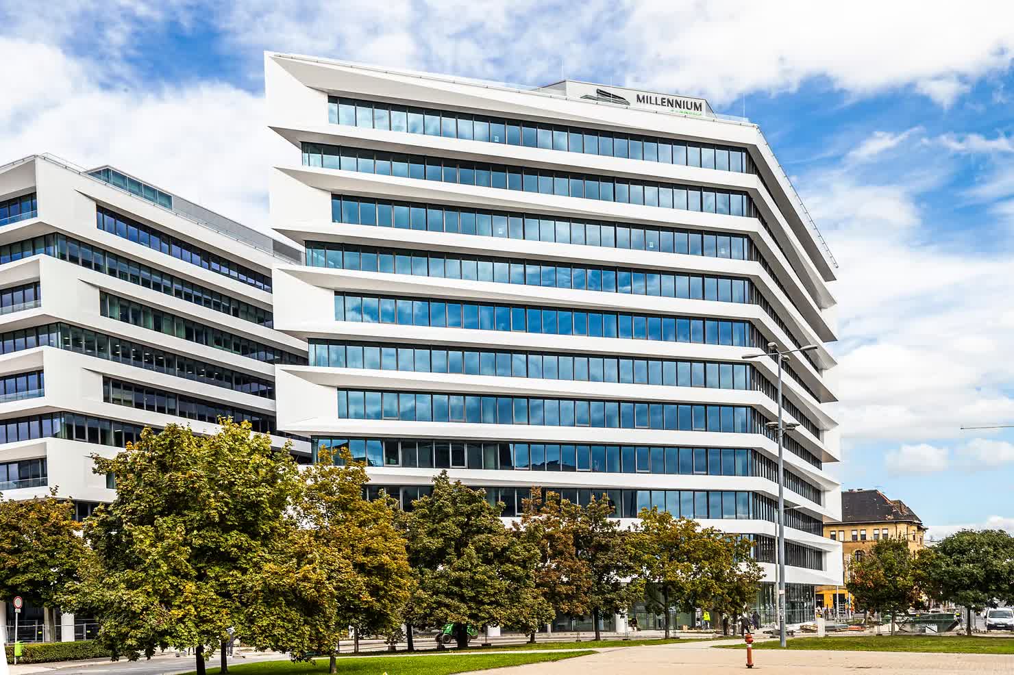 How Henkel Hungary switched to Parkl's all-in-one service
